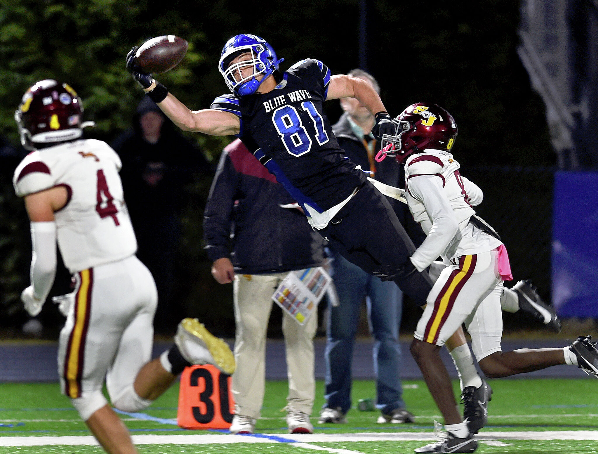 Darien football shuts down St. Joseph in battle of Top 10 teams
