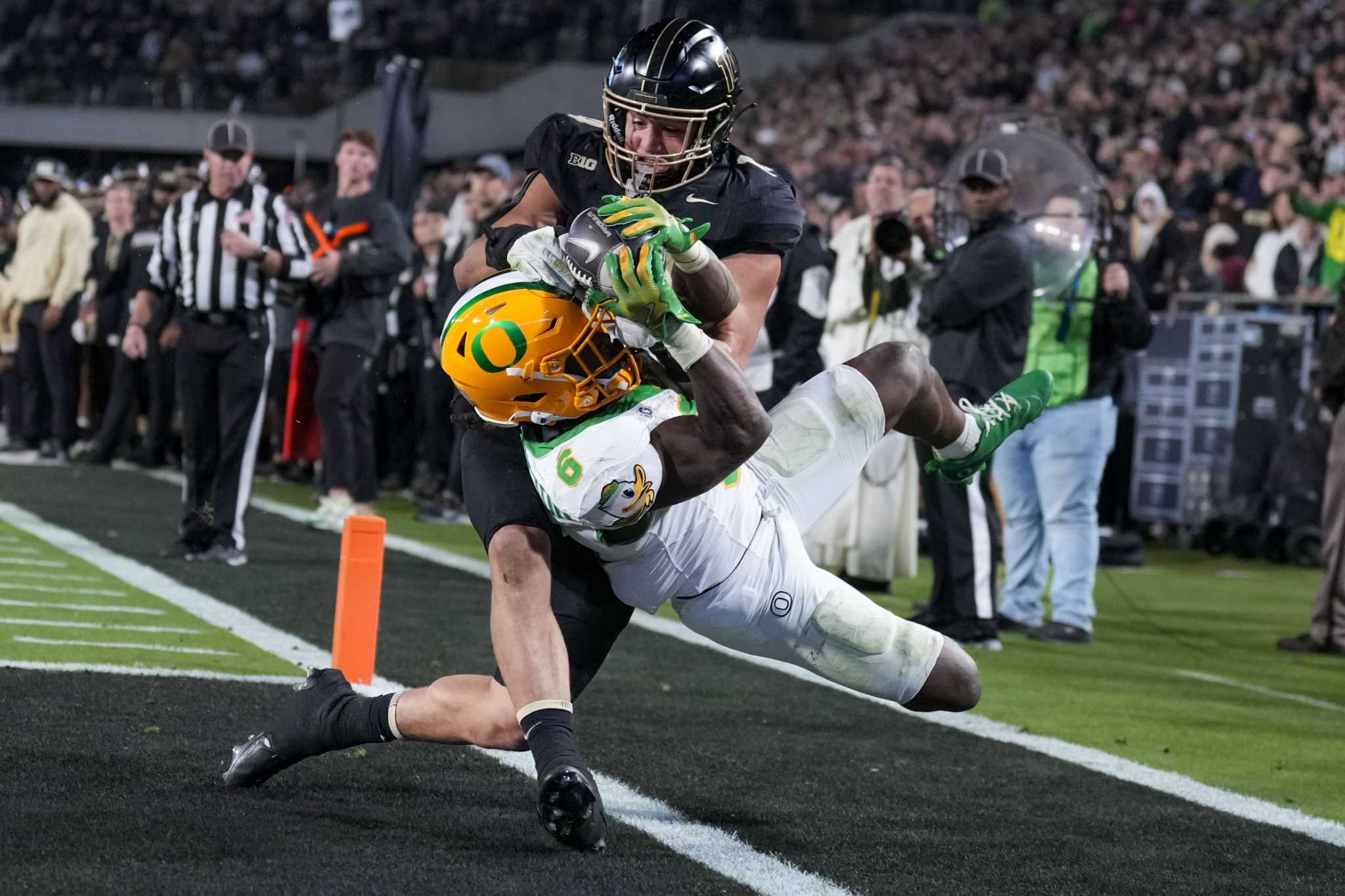 No. 2 Oregon Routs Purdue 35-0, Remains On Top Of Big Ten With First ...