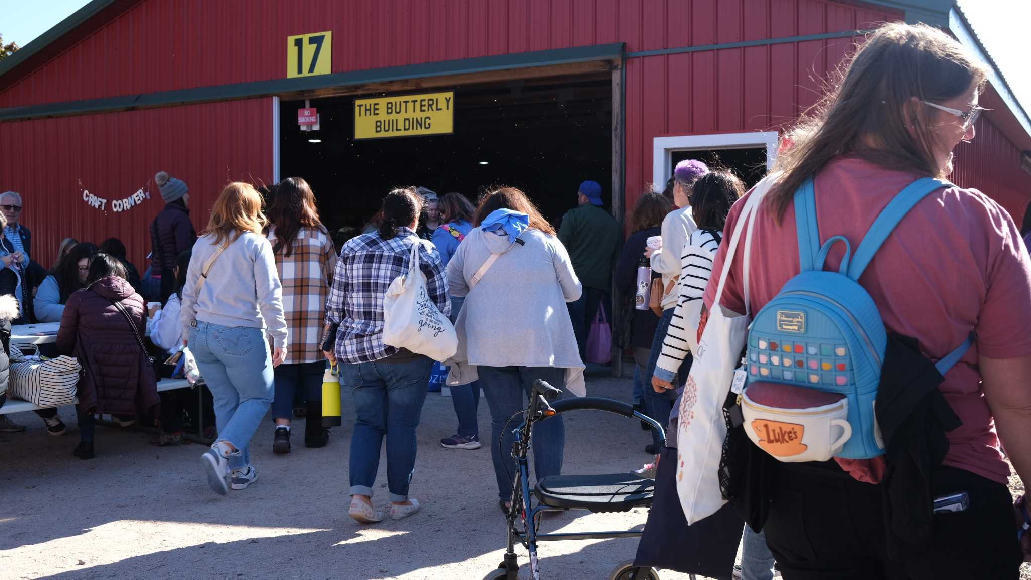 'Gilmore Girls' fans flock to CT for 'The Firelight Event' fan fest