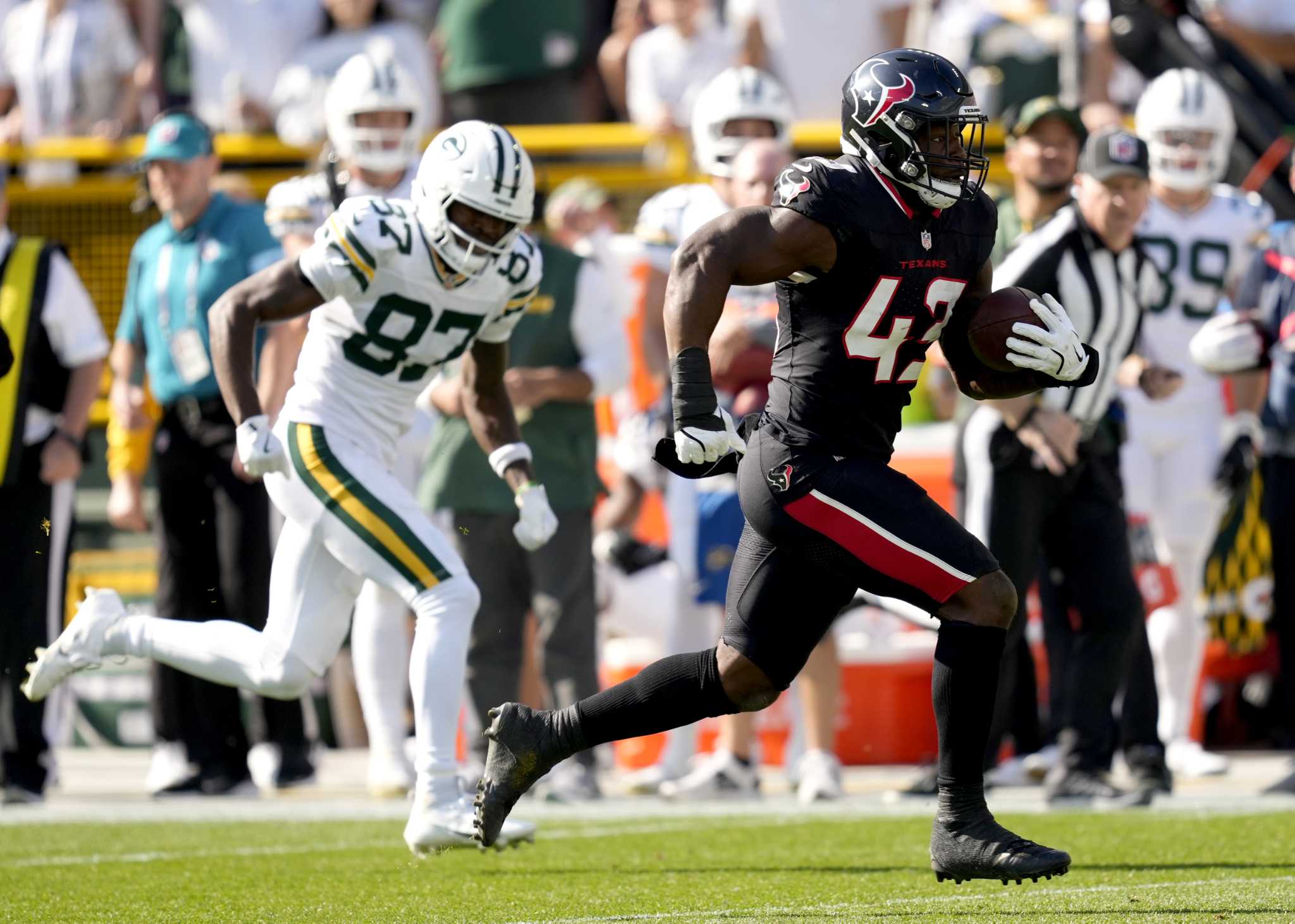 Houston Texans' Neville Hewitt makes impact in long-awaited start