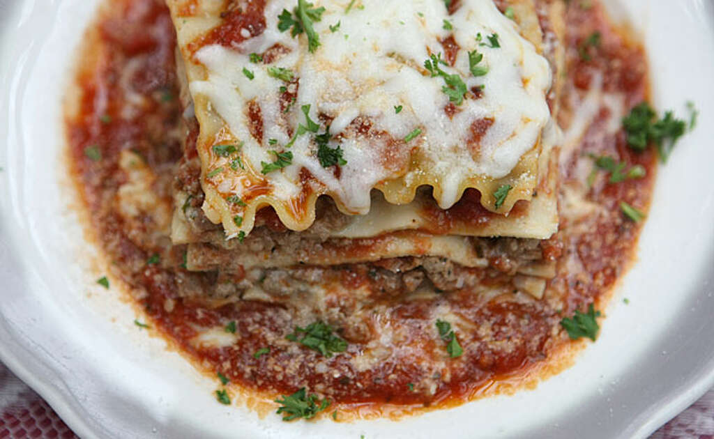 Great Eats In San Antonio Express News Giovanni S Pizzeria Housemade Lasagna Is The Standout Dish At This West Side Neighborhood Restaurant Located