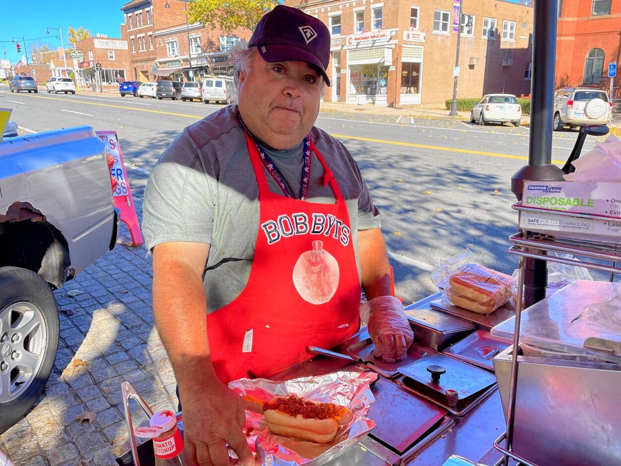 Bobby T's Hotdogs owner to retire Manchester food stand