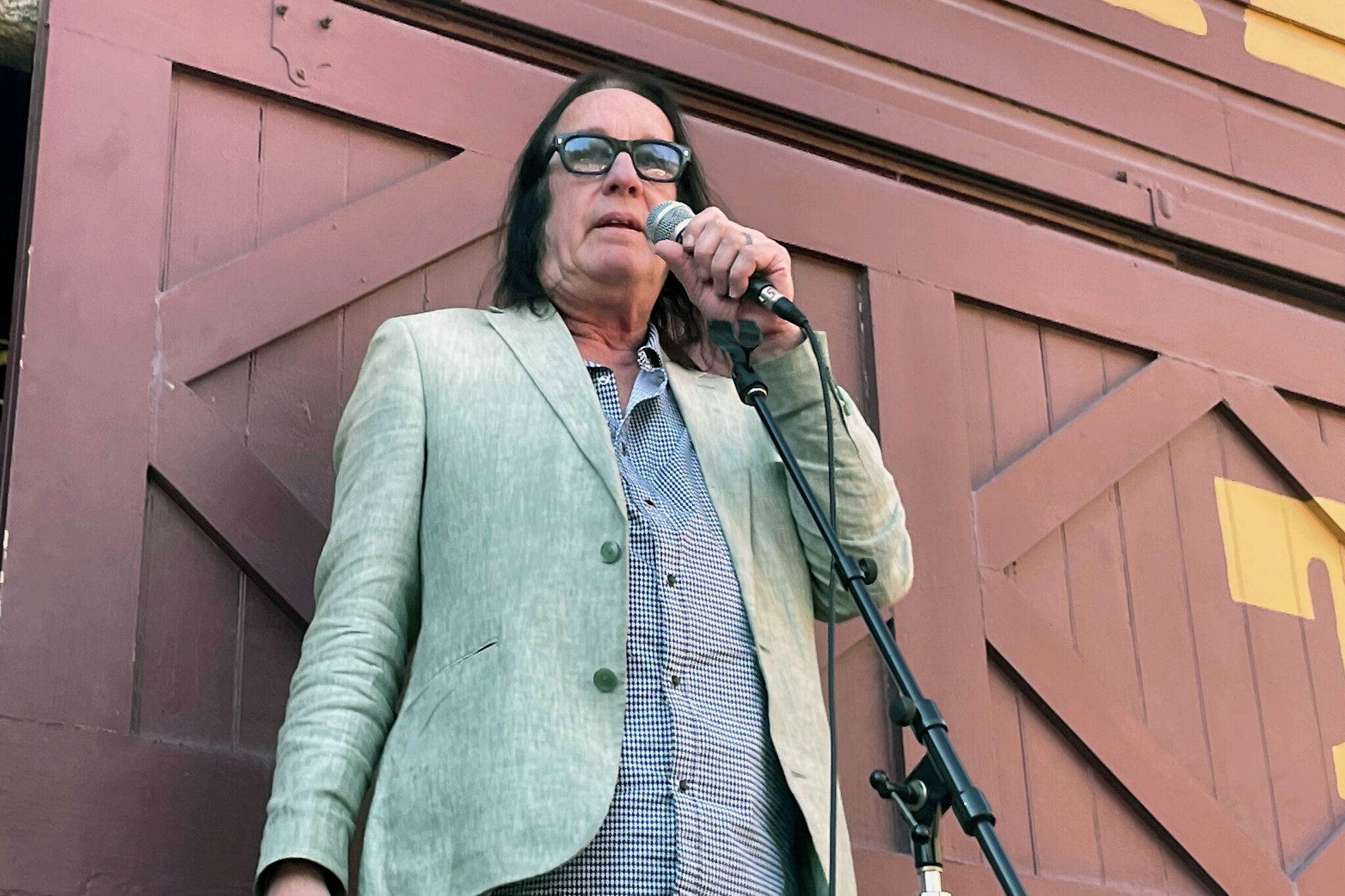 Todd Rundgren shares memories before receiving key to Woodstock
