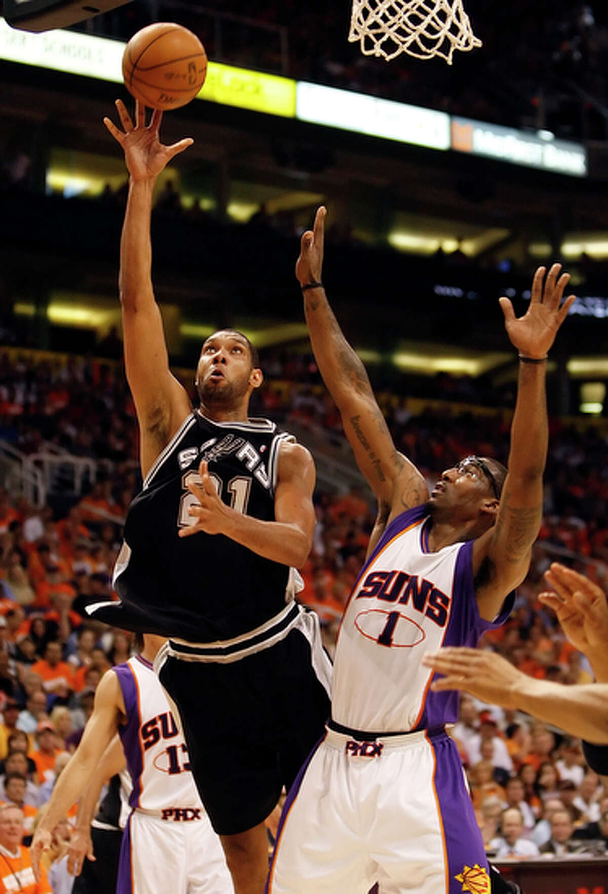 Spurs drop Game 1 to the Suns, 111-102