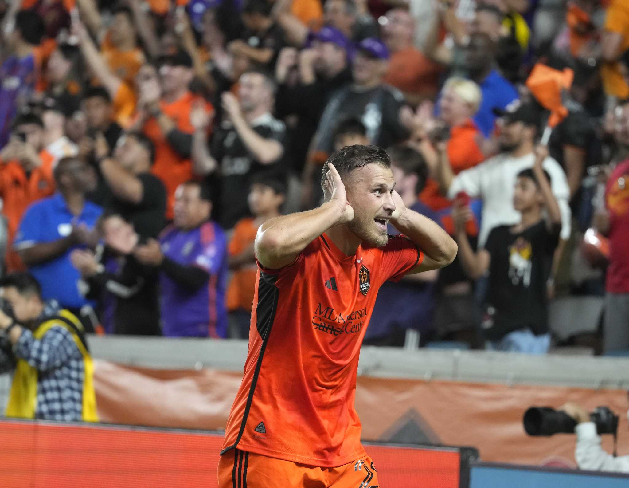 Erik Sviatchenko leaving Houston Dynamo to play for Thai club Port FC