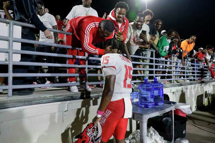 North Shore Mustangs earn dramatic win over Atascocita Eagles