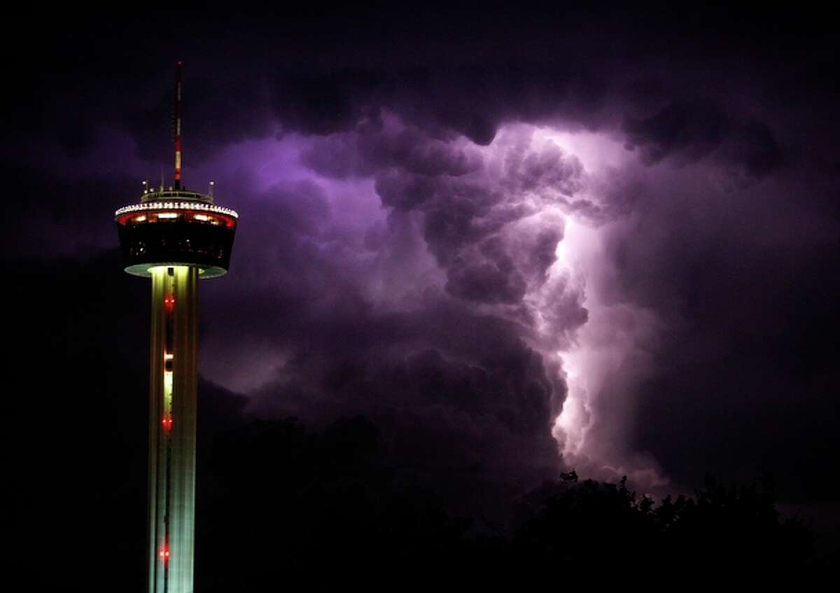 Photo Houston Lightning Strike Lights Up Dark Sky 