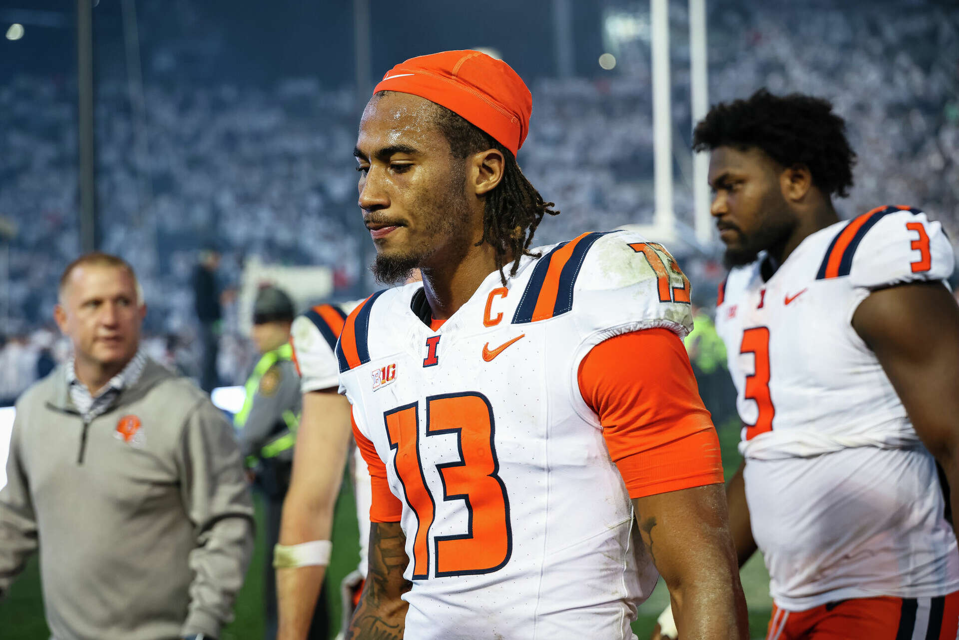 Illinois receiver Pat Bryant leaves with injury vs. Oregon football