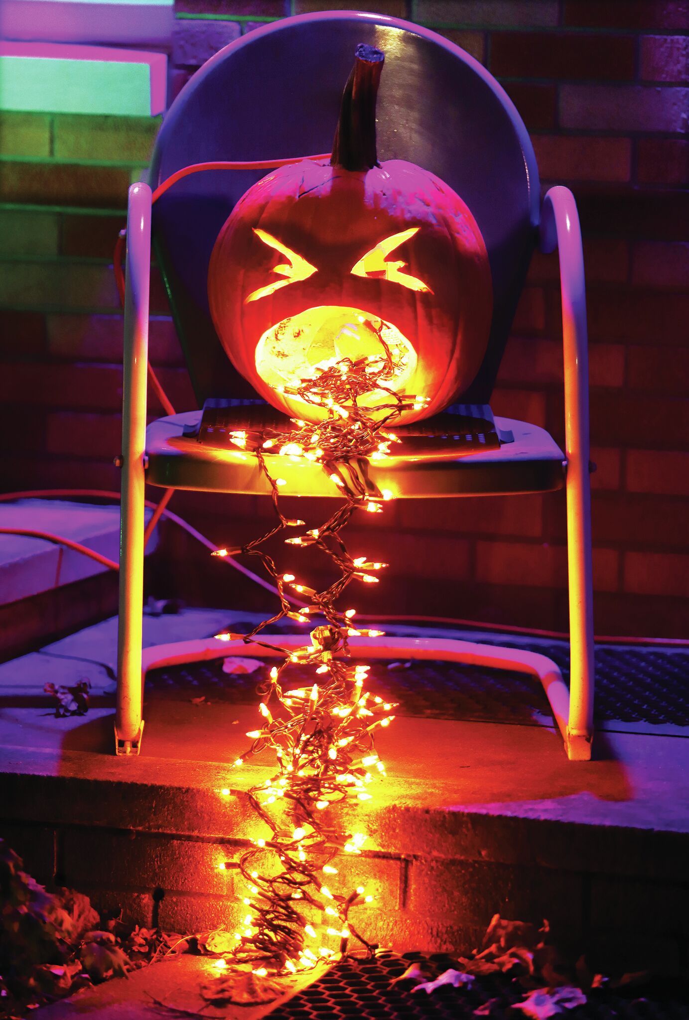 Alton Jackolantern humorously 'vomits' Halloween lights