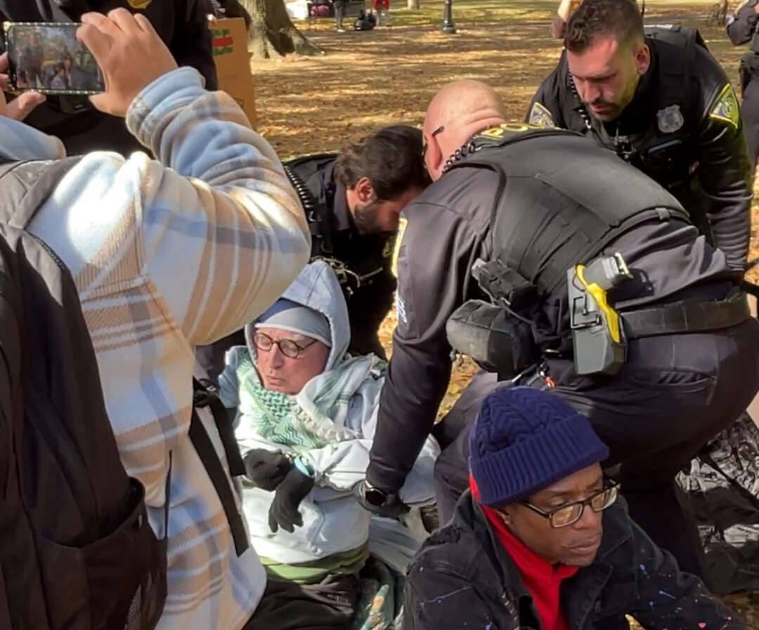 New Haven police arrest seven homelessness activists on the Green