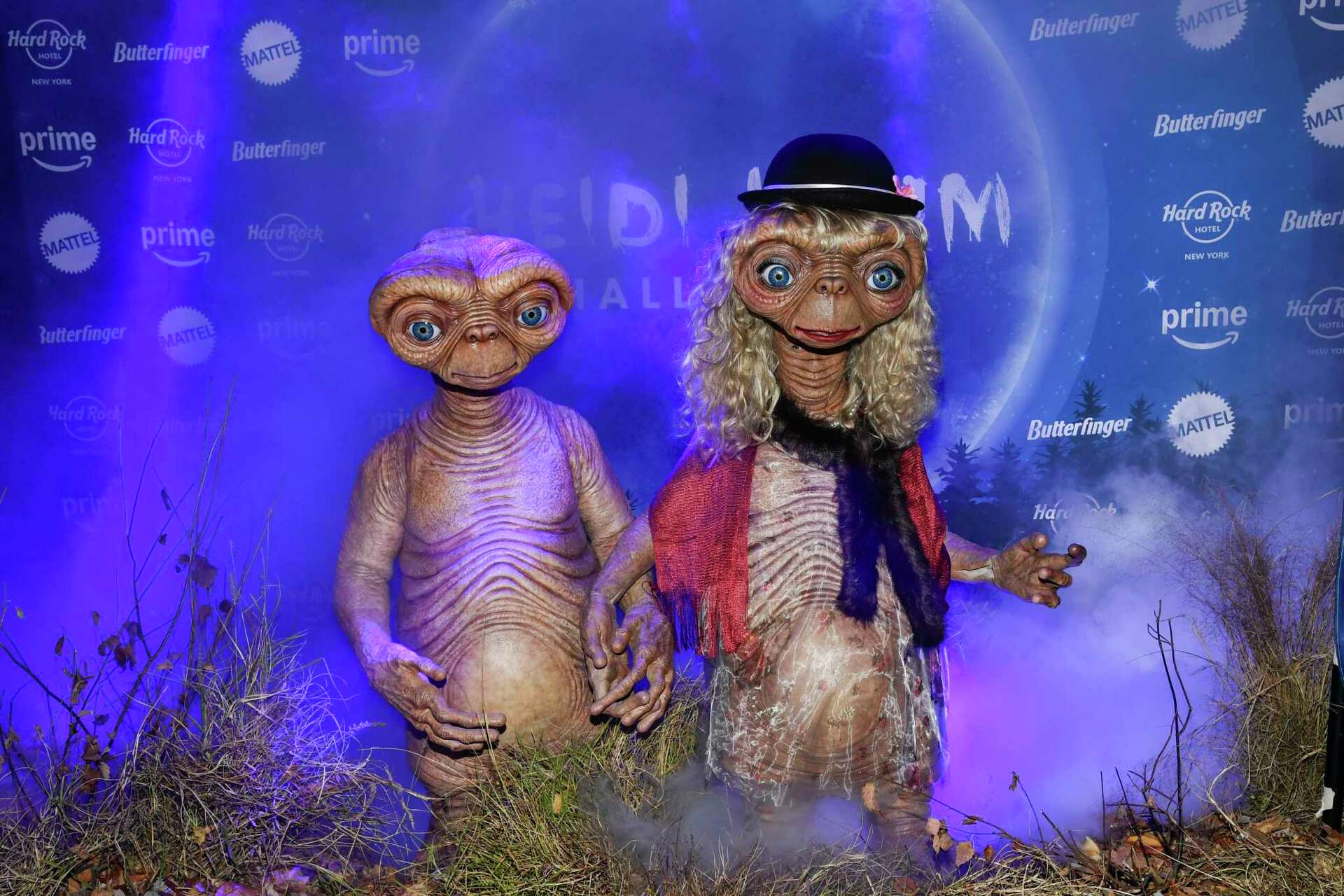 Heidi Klum And Janelle Monáe Wear Elaborate E.T. Costumes For Their ...