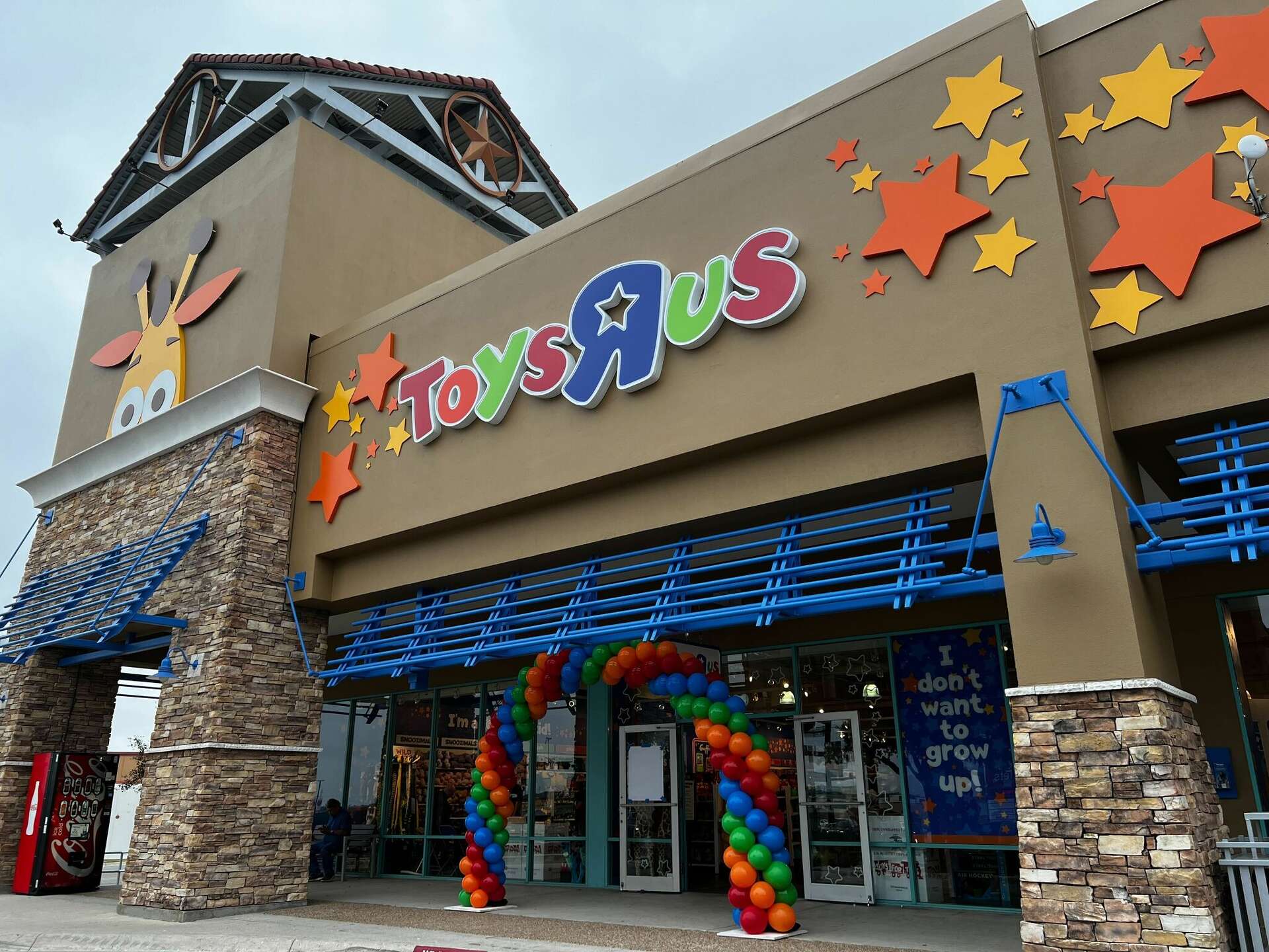 Toys 'R' Us returns to Texas in time for Christmas