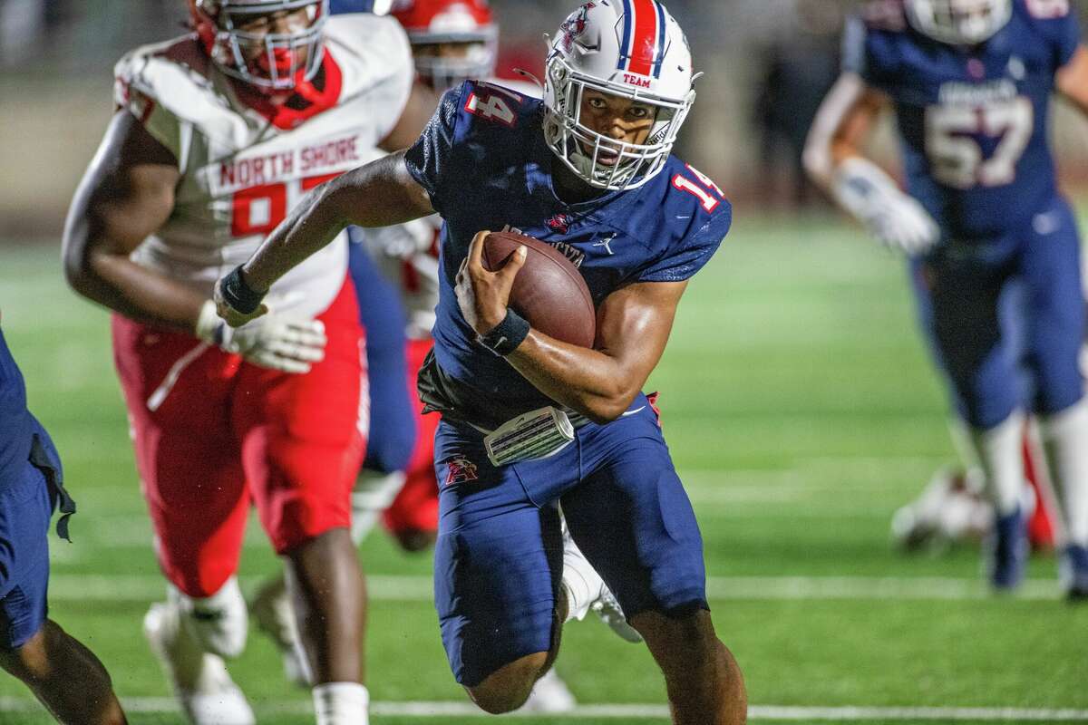 Atascocita Eagles quarterback Cardae Mack (14) outruns the defense during the high school football game between the North Shore Mustangs and the Atascocita Eagles on October 25, 2024 at Turner Stadium in Humble, Texas.