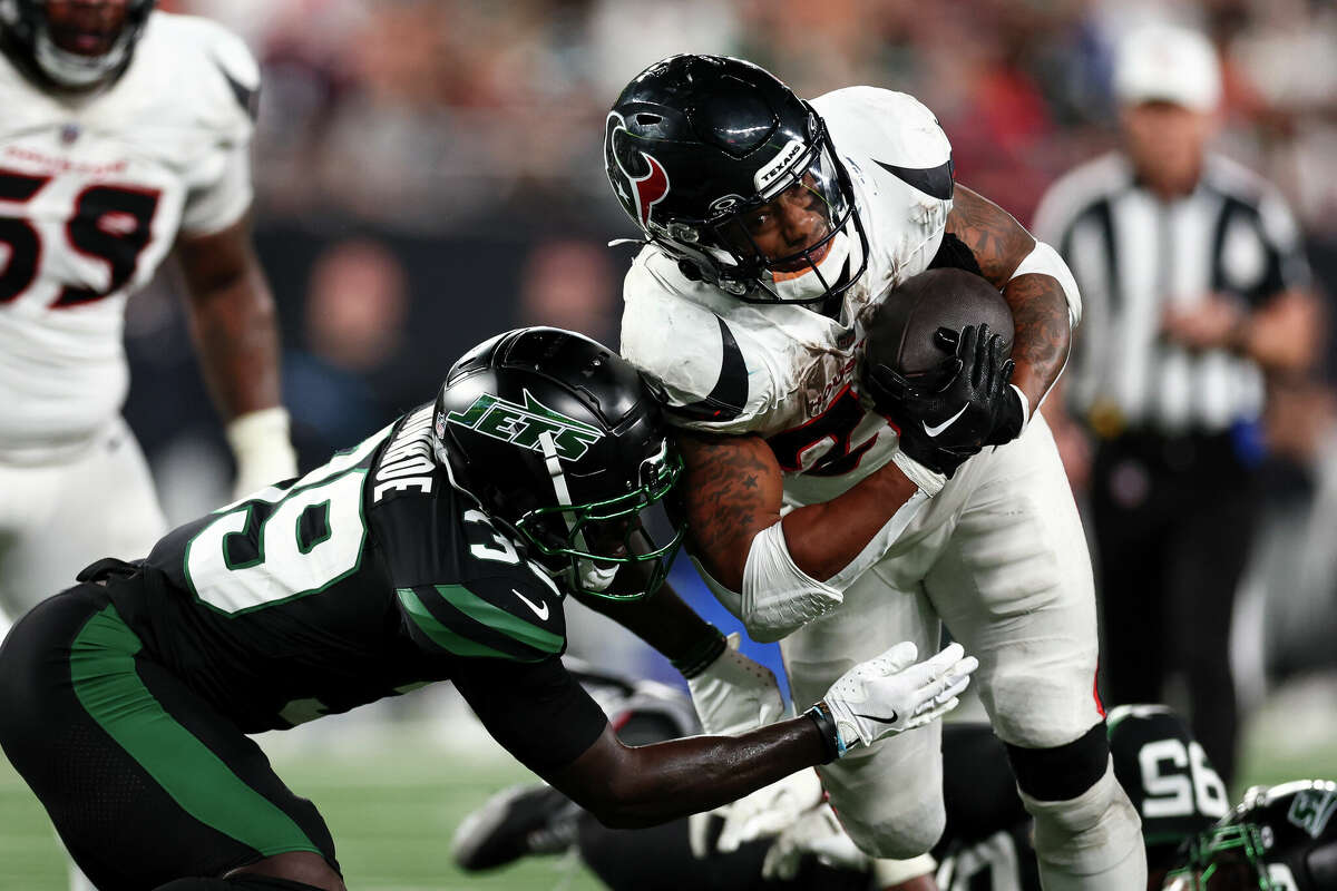 EAST RUTHERFORD, NEW JERSEY - OCTOBER 31: Jarius Monroe #39 of the New York Jets tackles Joe Mixon #28 of the Houston Texans during the second half of an NFL football game, at MetLife Stadium on October 31, 2024 in East Rutherford, New Jersey. (Photo by Kevin Sabitus/Getty Images)