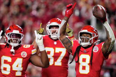 Mahomes Throws 3 TD Passes, Hunt Scores TD In Overtime As Chiefs Beat ...