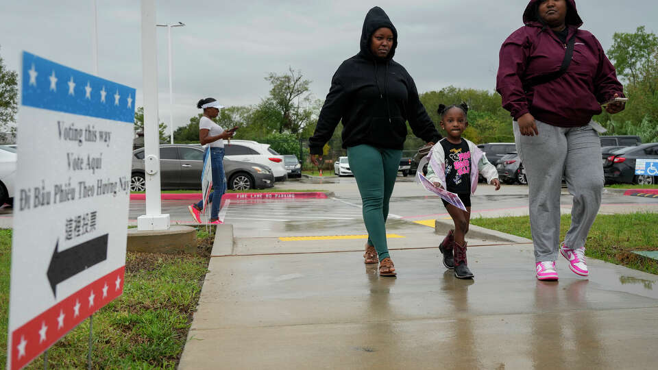 Lashonda Green, left, and Dyesha Murphy taking three-year-old Grayson Stewart to cast their votes for General Election on Election Day Tuesday, Nov. 5, 2024 at Sunnyside Health and Multi-Service Center in Houston.