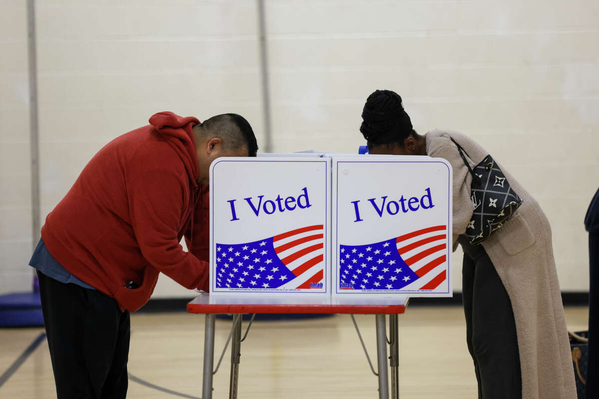 Voters turn out to cast their ballots at Turn of River School in Stamford on Nov. 5, 2024.