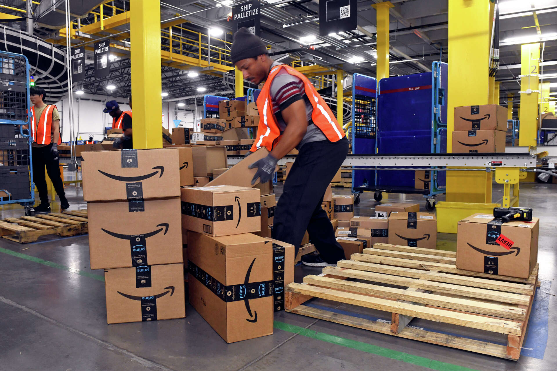Amazon's $1.5B Wage Hike & Whole Foods Integration | FBA Fulfillment Cost Pressures Ahead