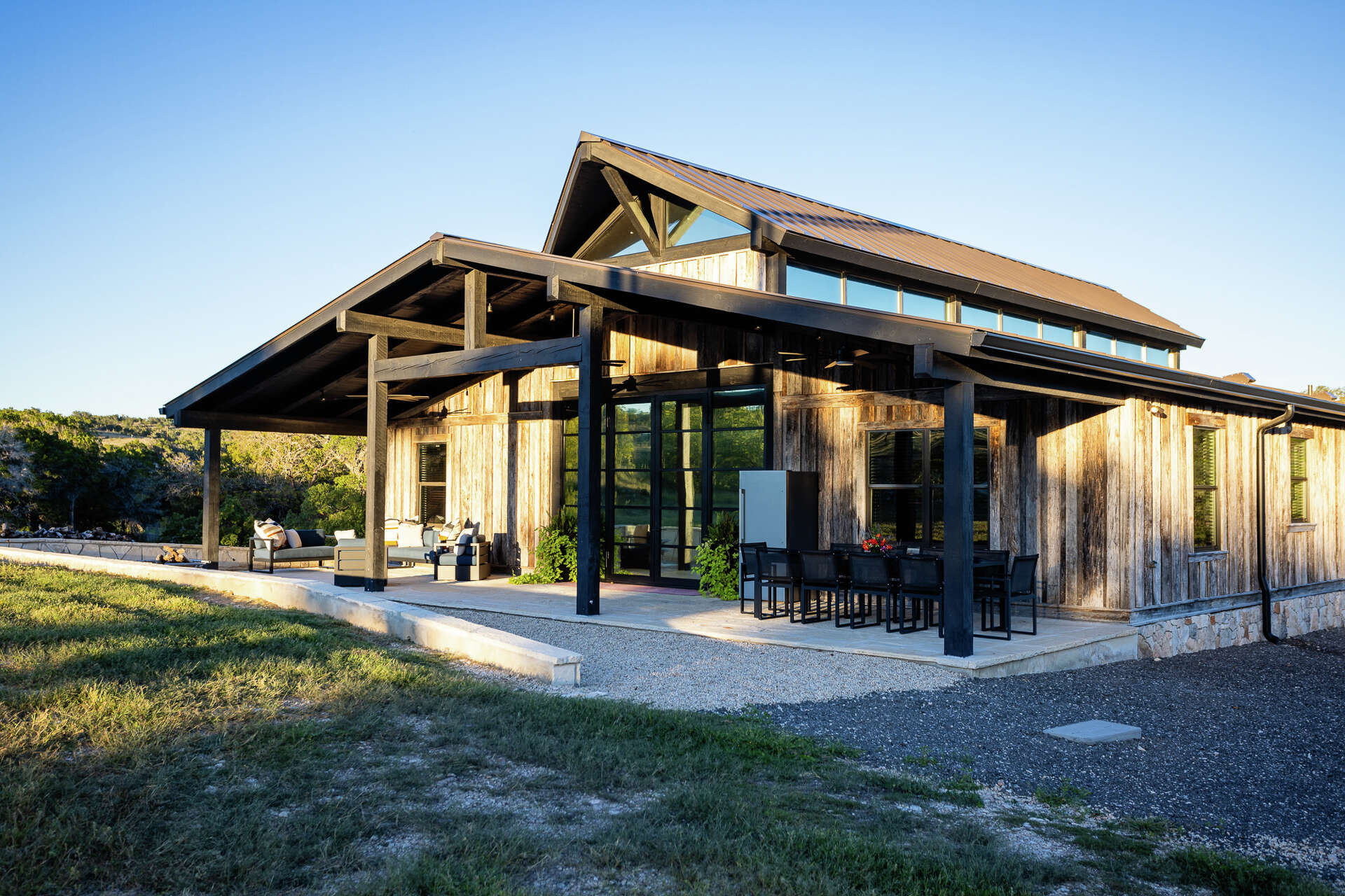 880-acre Texas ranch with luxury farmhouse listed for $32M
