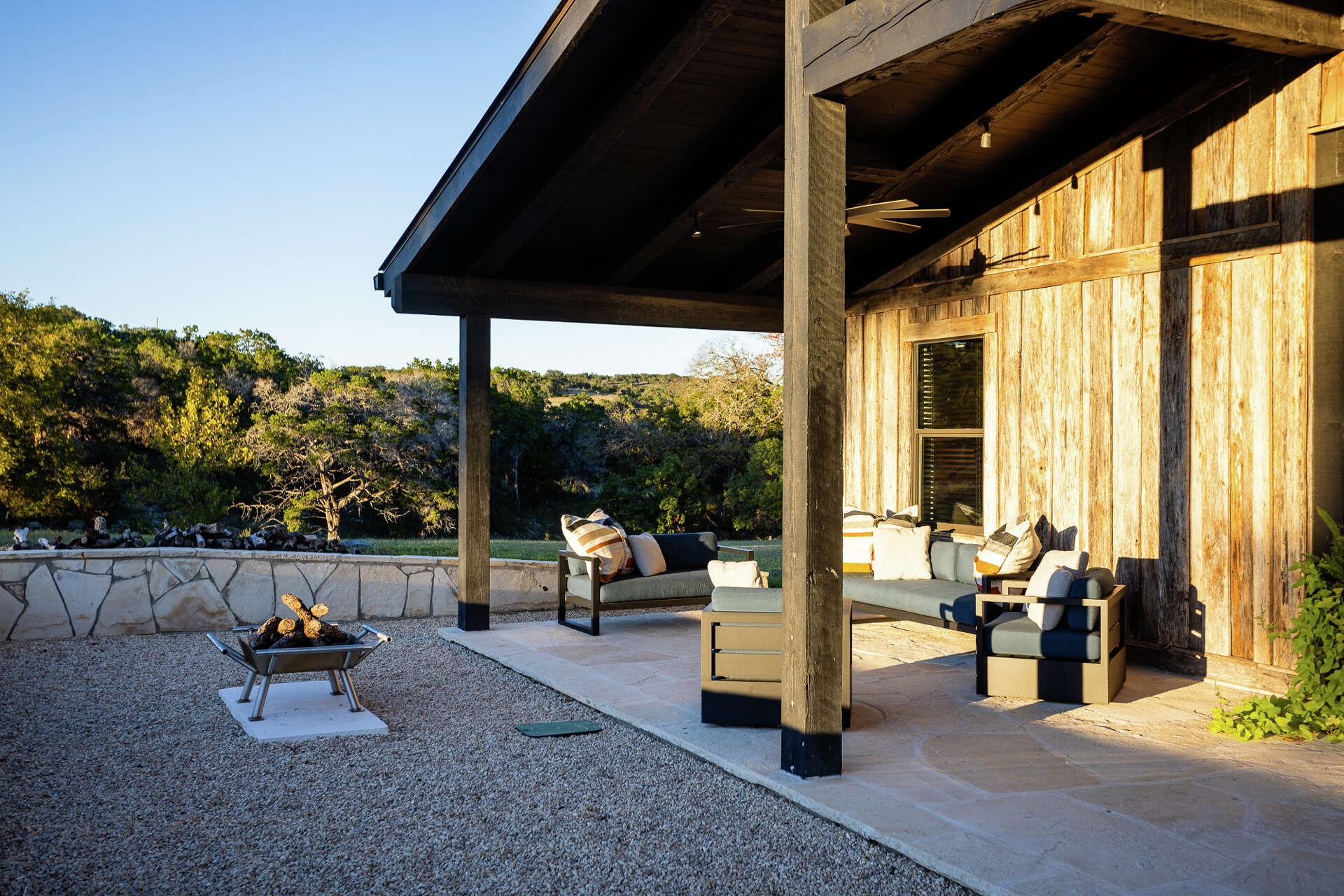 880-acre Texas ranch with luxury farmhouse listed for $32M