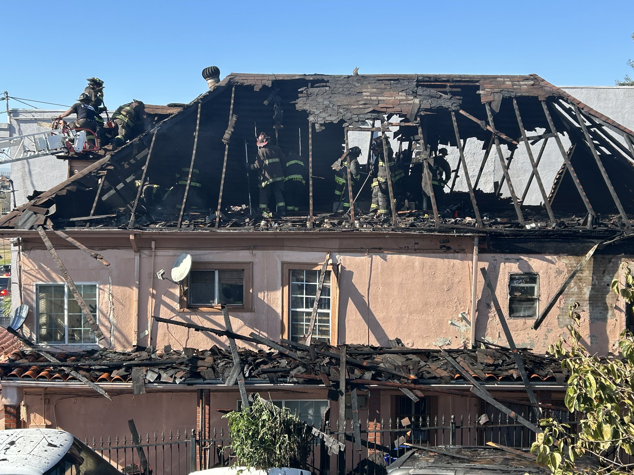 13 people displaced in Oakland structure fire