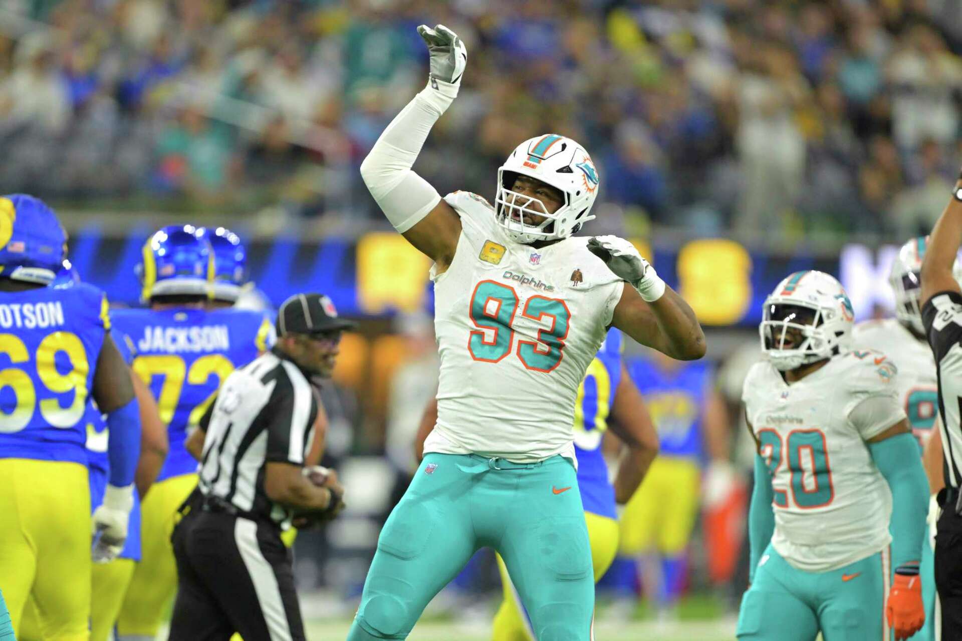 Mike McDaniel Stepped In To Keep Dolphins From Trading Veteran DT ...