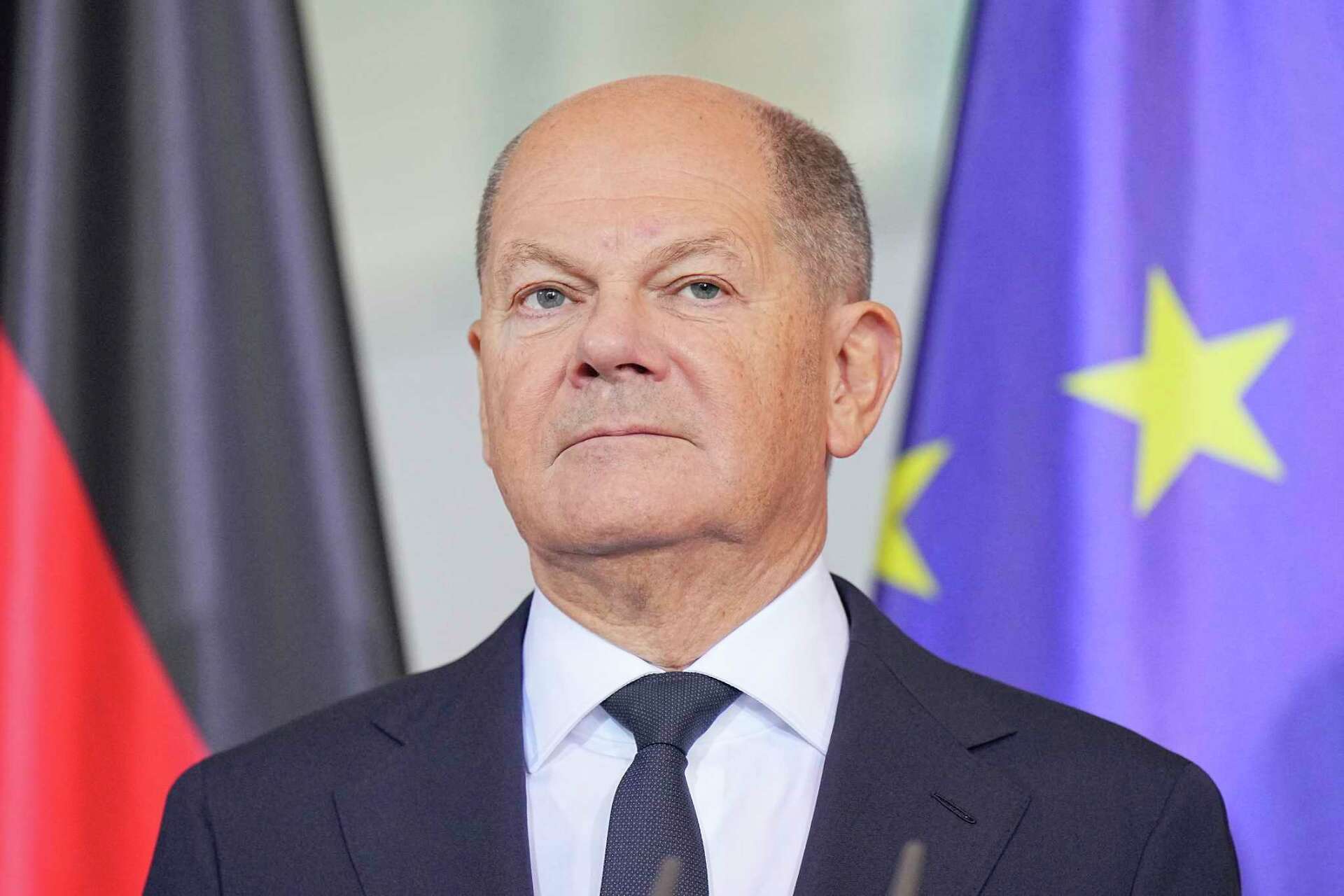 German Chancellor Olaf Scholz Says He'll Ask For A Vote Of Confidence ...