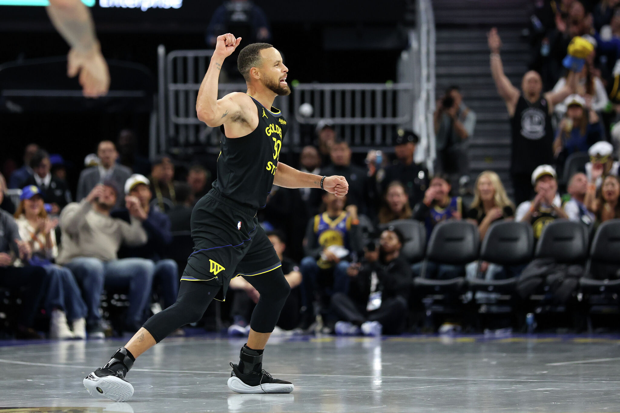 Not even Steph knows what he roared into camera during Warriors' win