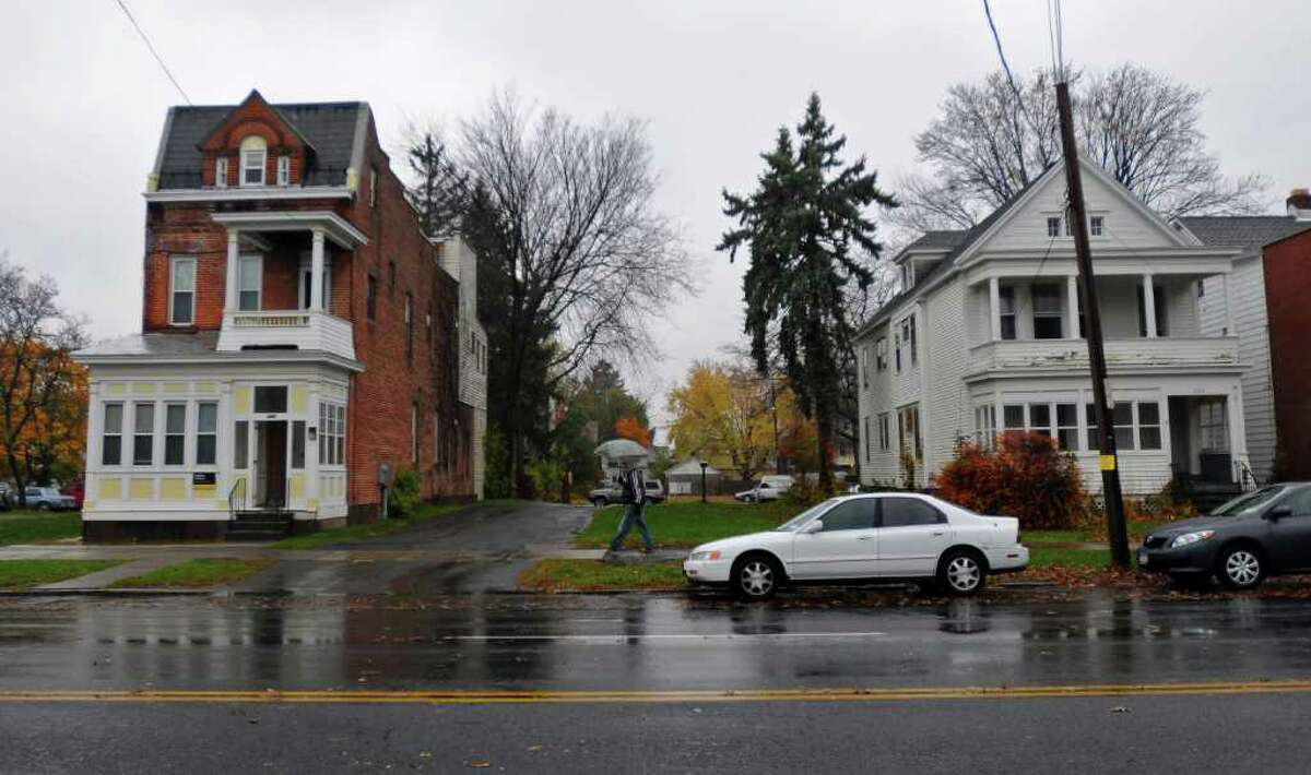 College expansion concerns neighbors