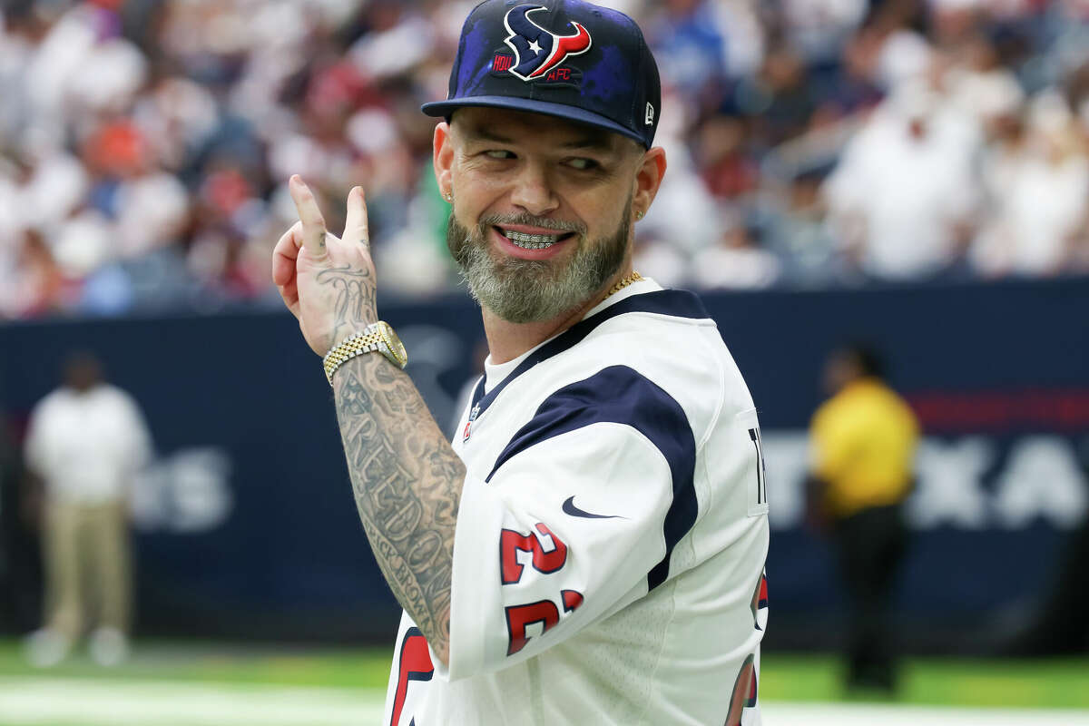 HOUSTON, TX - SEPTEMBER 11: Houston area rapper Paul Wall signs to fans on the sidelines during the NFL game between the Indianapolis Colts and Houston Texans on September 11, 2022 at NRG Stadium in Houston, Texas. (Photo by Leslie Plaza Johnson/Icon Sportswire via Getty Images)