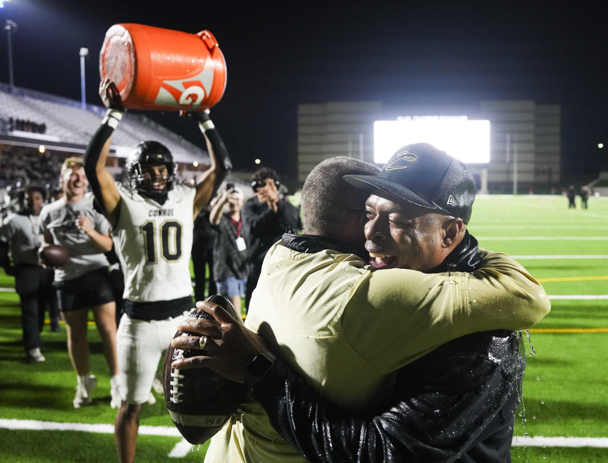 high-school-football-playoffs-conroe-defeats-aldine-davis