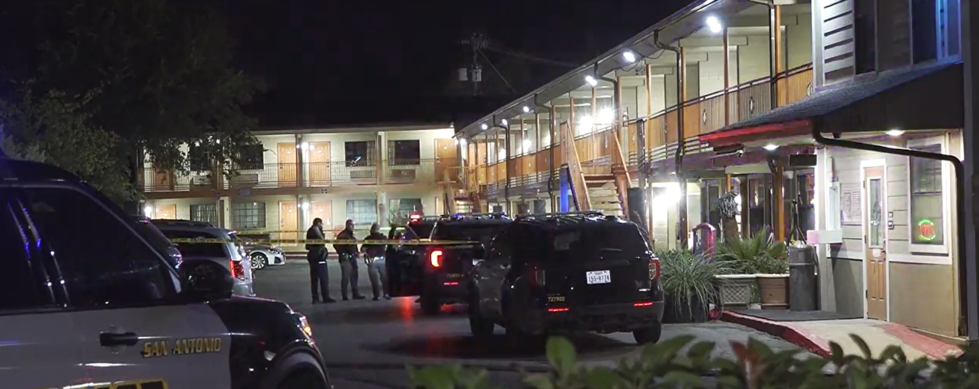 San Antonio police search for gunman who shot man at hotel