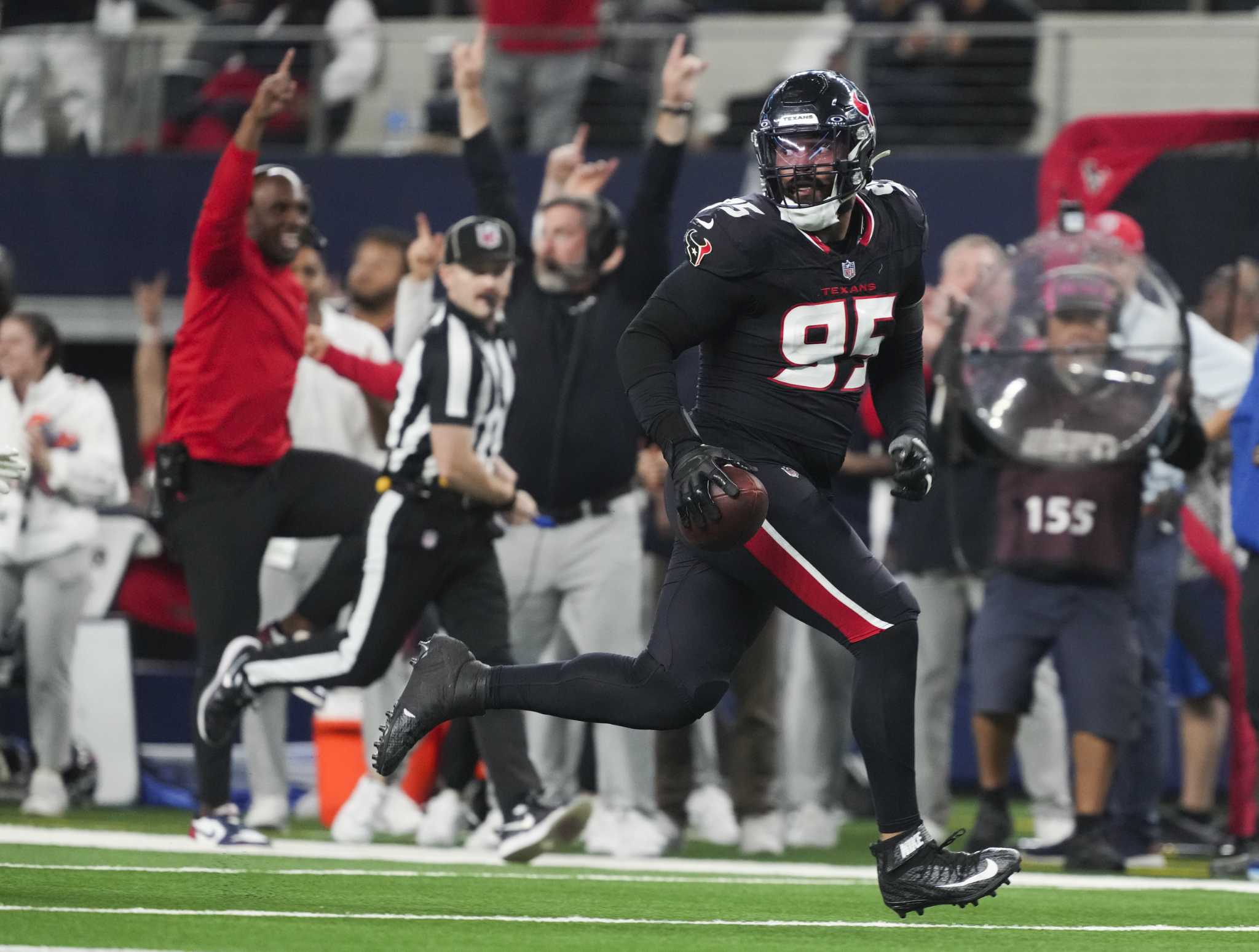 Texans praise Derek Barnett after defensive TD against Cowboys