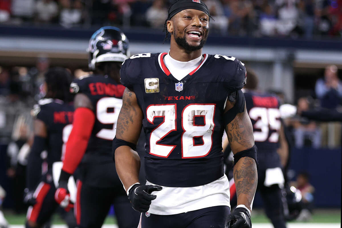 ARLINGTON, TEXAS - NOVEMBER 18: Joe Mixon #28 of the Houston Texans celebrates a touchdown scored by Derek Barnett #95 after recovering a fumble against the Dallas Cowboys during the fourth quarter in the game at AT&T Stadium on November 18, 2024 in Arlington, Texas. (Photo by Sam Hodde/Getty Images)