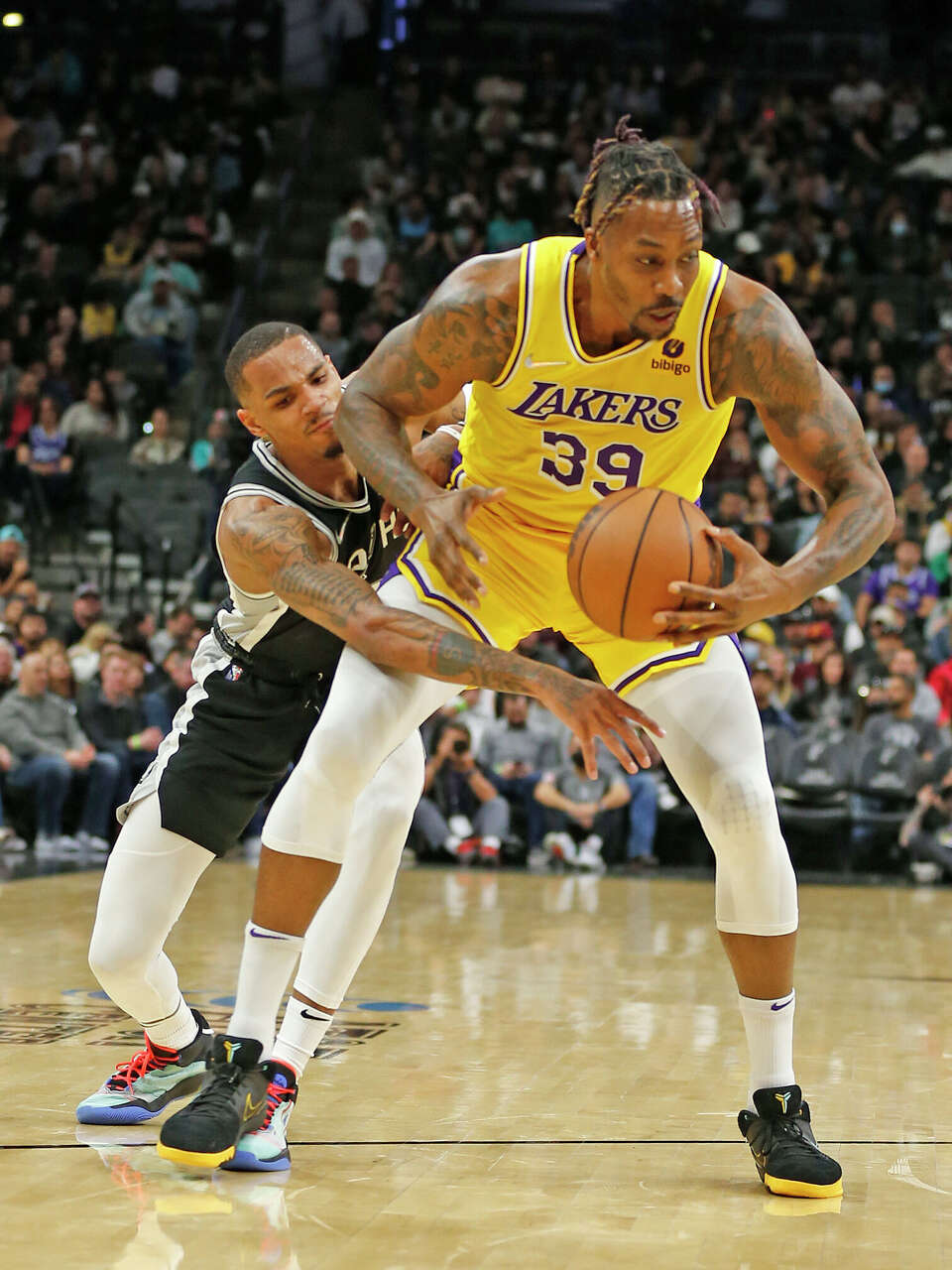 Dwight Howard finds a new energy in Charlotte, image size:960x1280