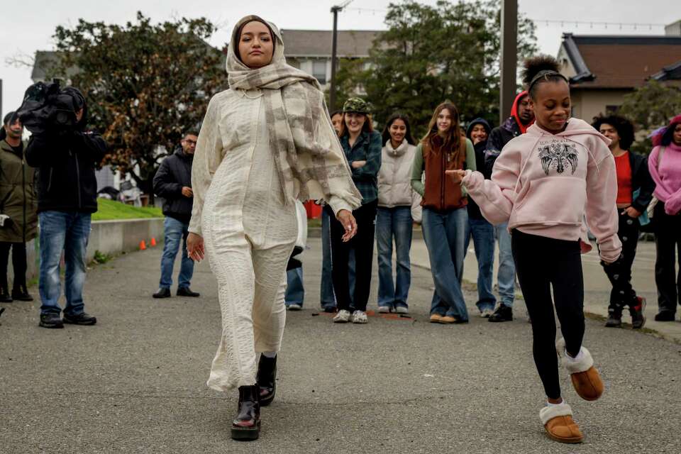 Fans brave bomb cyclone for Zendaya look-alike contest in Oakland