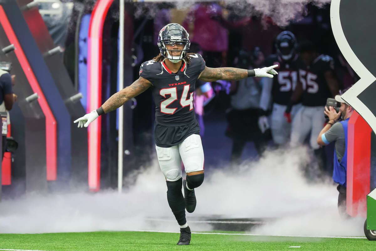 HOUSTON, TX - OCTOBER 27: Houston Texans cornerback Derek Stingley Jr. (24) enters the field during the NFL game between the Indianapolis Colts and Houston Texans on October 27, 2024 at NRG Stadium in Houston, Texas. (Photo by Leslie Plaza Johnson/Icon Sportswire via Getty Images)