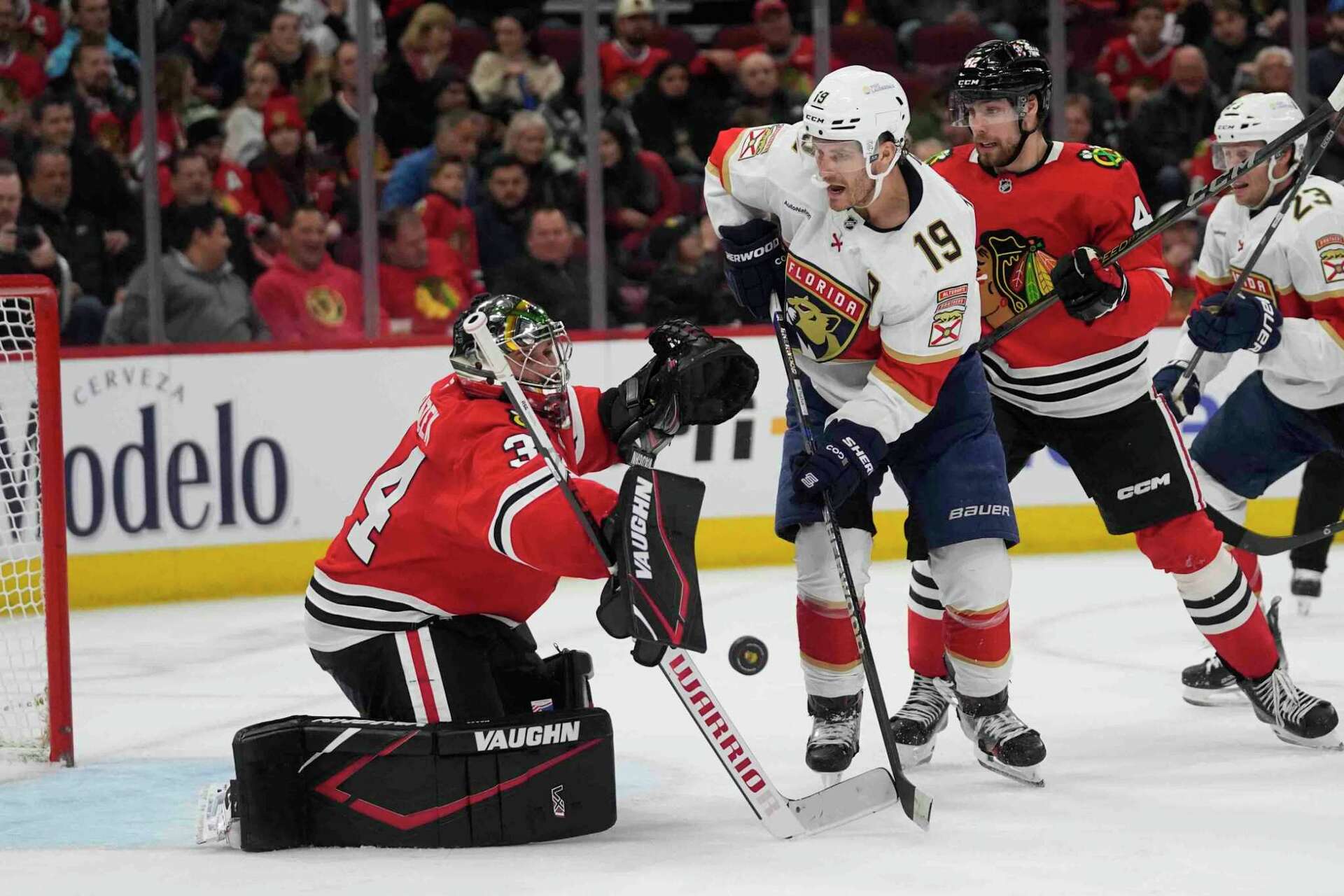 Mrazek makes 32 saves as the Blackhawks beat the Panthers 3-1