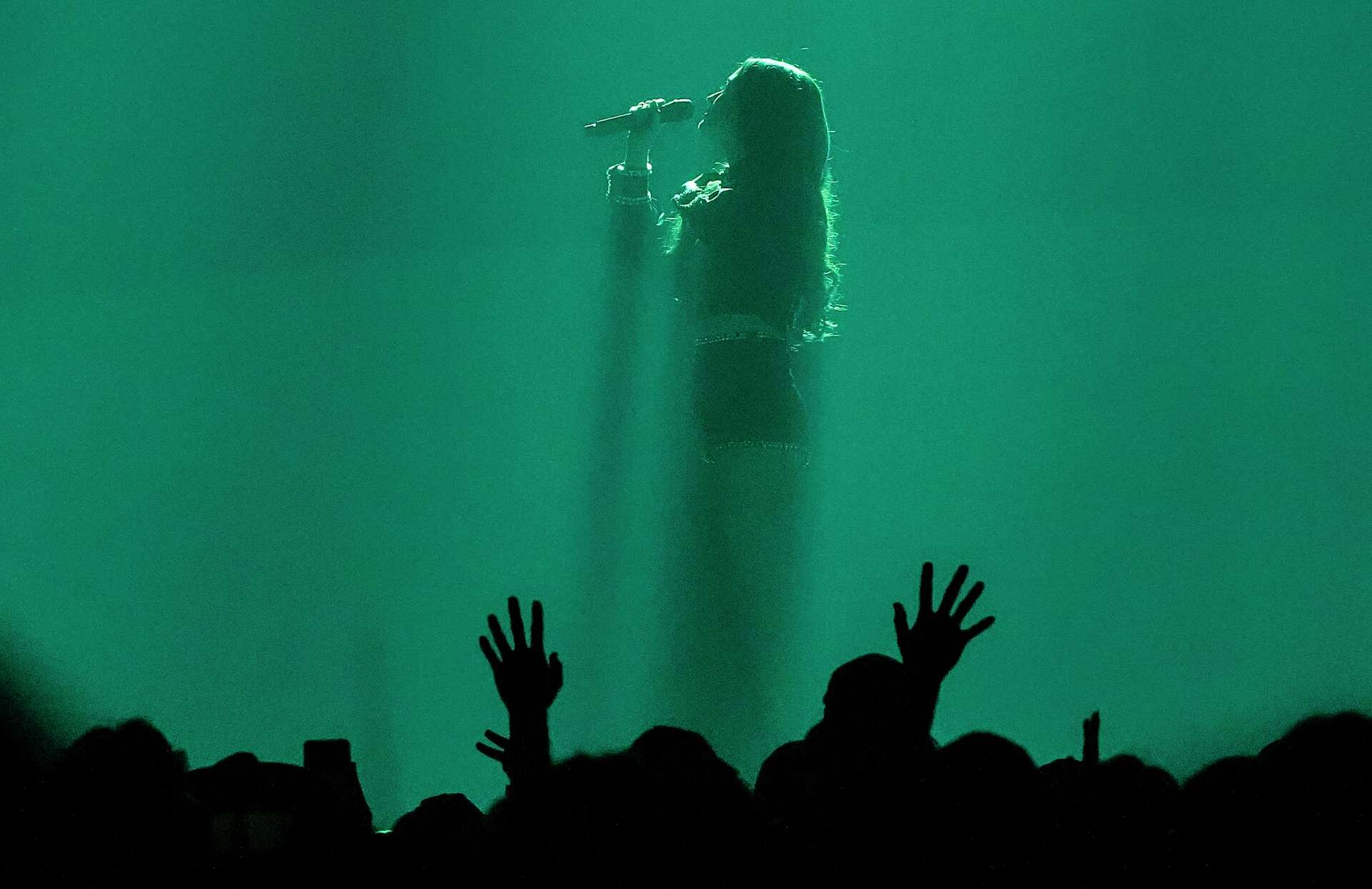 Concert review: Kacey Musgraves uplifts Houston on Deeper Well Tour