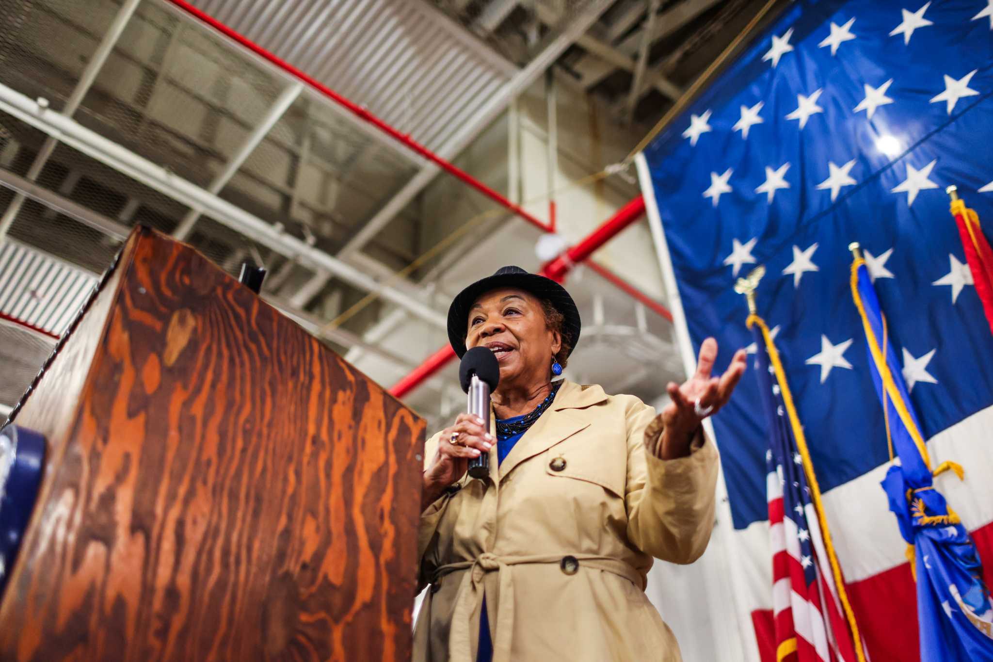 Oakland loves Barbara Lee. That might change if she runs for mayor