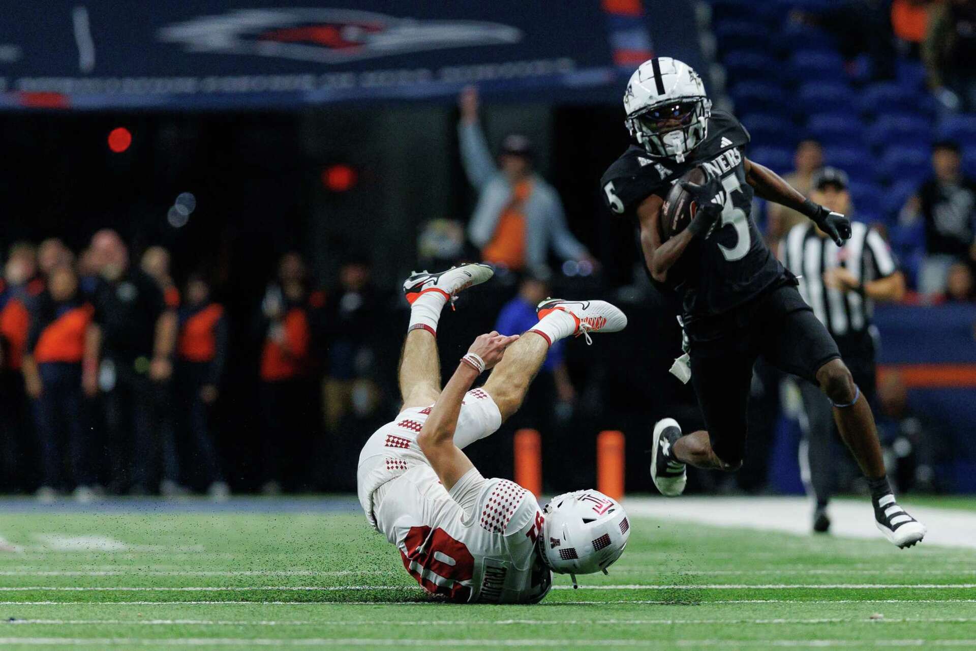 UTSA Smothers Coastal Carolina To Win Myrtle Beach Bowl, 44-15