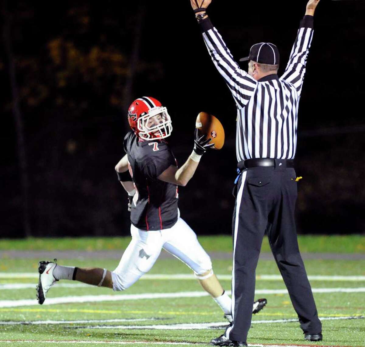 New Canaan, Macari blow past Greenwich