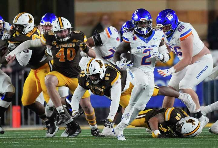 No. 12 Boise State Holds Off Stubborn Wyoming 17-13 And Advances To ...