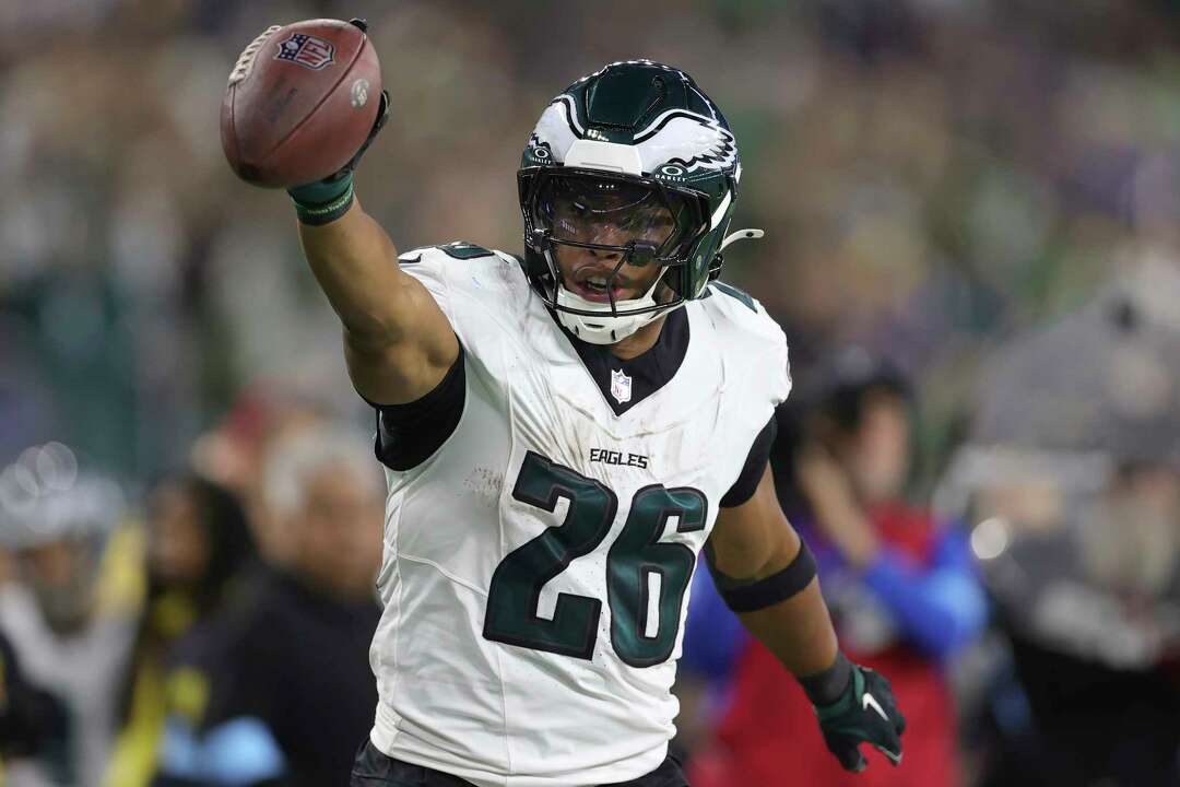 Saquon Barkley Sets Eagles Franchise Record With 255 Yards Rushing, 2 ...