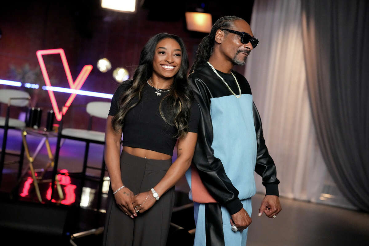 Simone Biles has joined 'The Voice' as a playoff advisor for Snoop Dogg's team. 