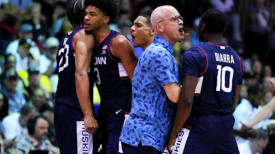 UConn men have 'so many things' to shore up after 0-3 trip to Maui