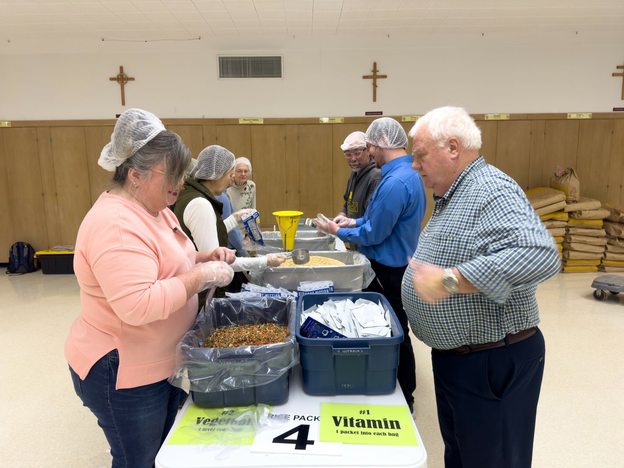 Volunteers pack 6,000 rice bag meals for hungry people
