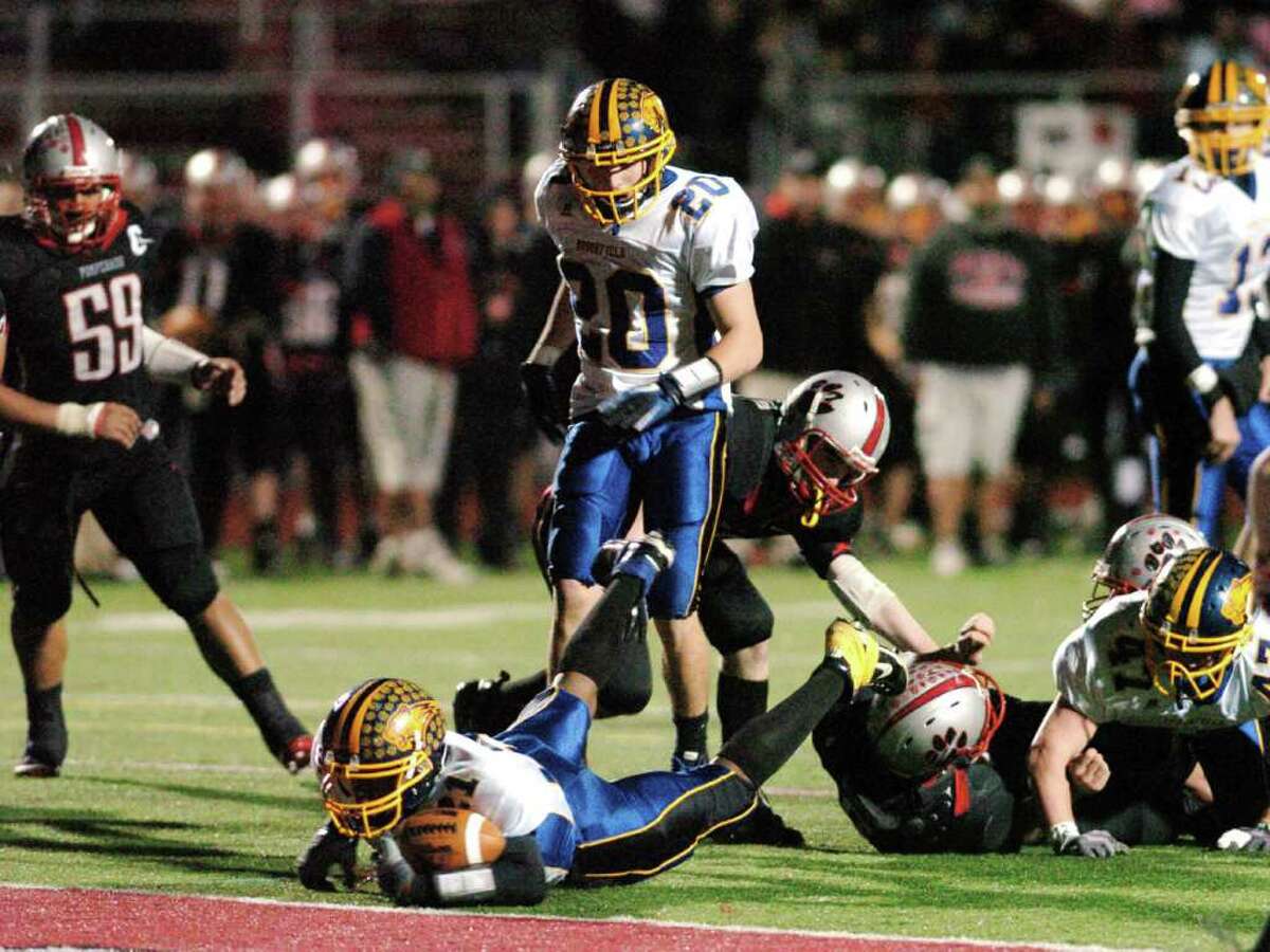 Brookfield keeps state playoff hopes alive with upset of Pomperaug
