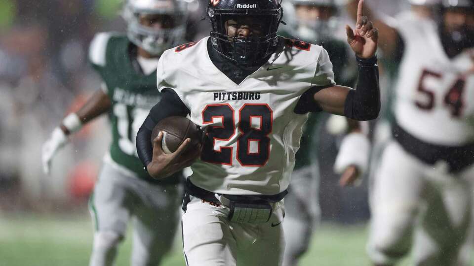 Pittsburg RB Jamar Searcy goes in for a touchdown last week playing against De La Salle.