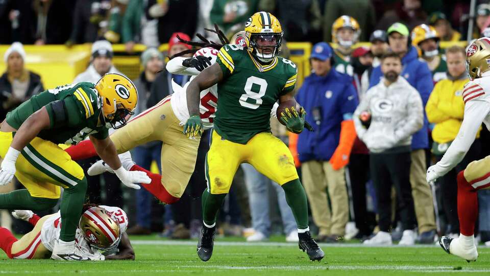 Green Bay Packers running back Josh Jacobs (8) runs the ball during an NFL football game against the San Francisco 49ers, Sunday, Nov. 24, 2024, in Green Bay, Wis. (AP Photo/Tyler Kaufman)